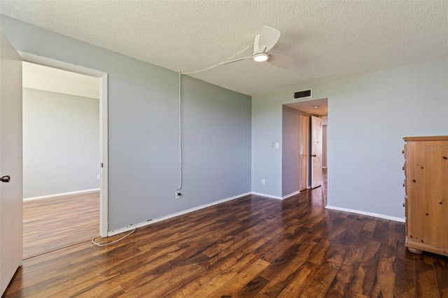 4895 BAY STREET NE 207, St Petersburg, FL 33703