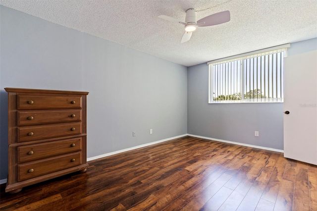 4895 BAY STREET NE 207, St Petersburg, FL 33703