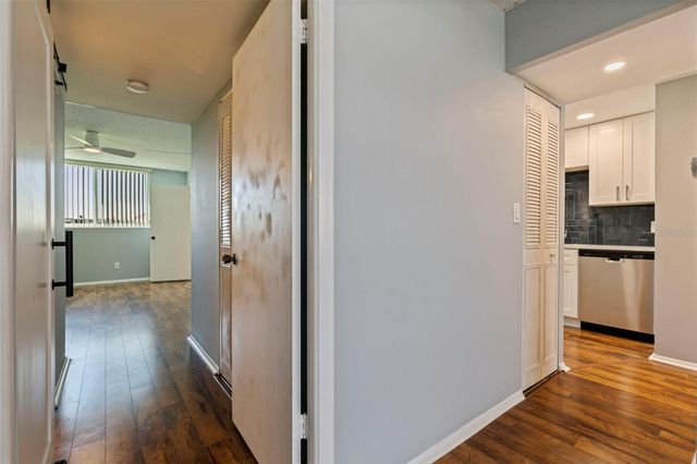 4895 BAY STREET NE 207, St Petersburg, FL 33703