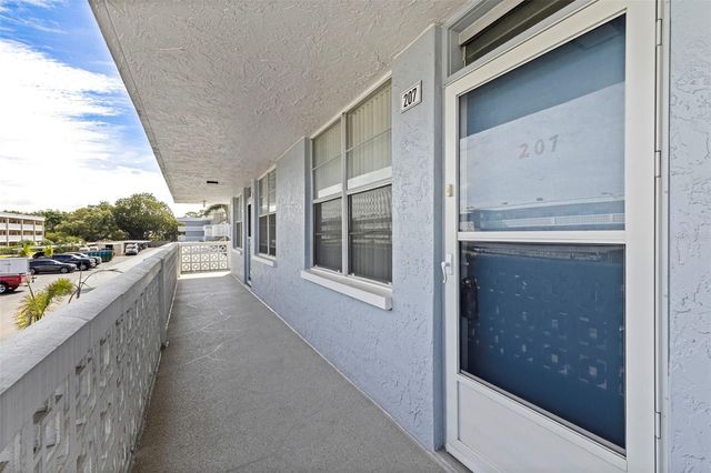 4895 BAY STREET NE 207, St Petersburg, FL 33703