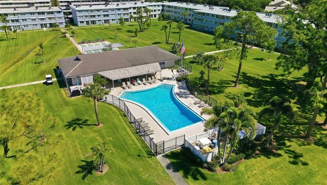 4895 BAY STREET NE 207, St Petersburg, FL 33703