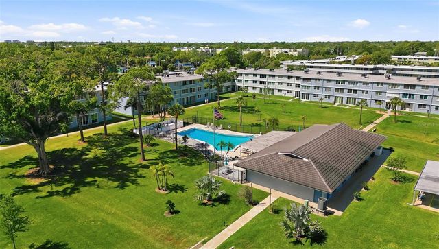 4895 BAY STREET NE 207, St Petersburg, FL 33703