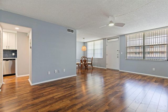 4895 BAY STREET NE 207, St Petersburg, FL 33703