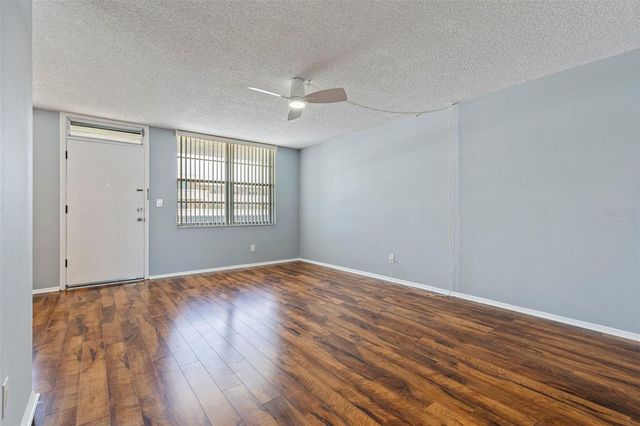 4895 BAY STREET NE 207, St Petersburg, FL 33703