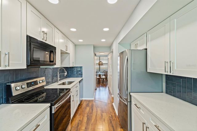 4895 BAY STREET NE 207, St Petersburg, FL 33703