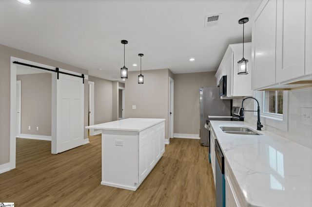 75 W Tyger Bridge Road, Taylors, SC 29687