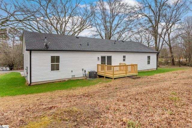 75 W Tyger Bridge Road, Taylors, SC 29687