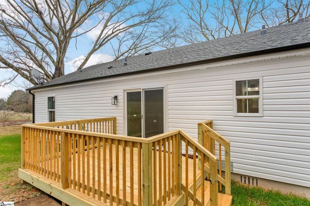 75 W Tyger Bridge Road, Taylors, SC 29687