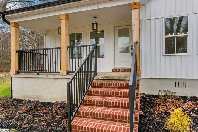 75 W Tyger Bridge Road, Taylors, SC 29687