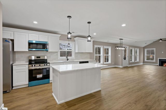 75 W Tyger Bridge Road, Taylors, SC 29687