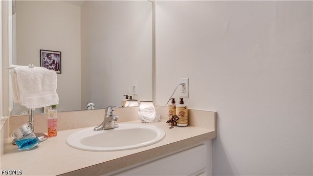 10053 Poppy Hill DR, Fort Myers, FL 33966