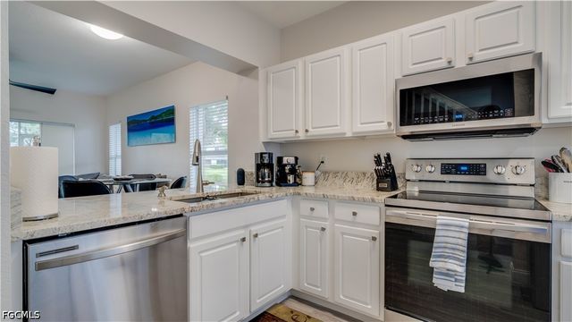 10053 Poppy Hill DR, Fort Myers, FL 33966