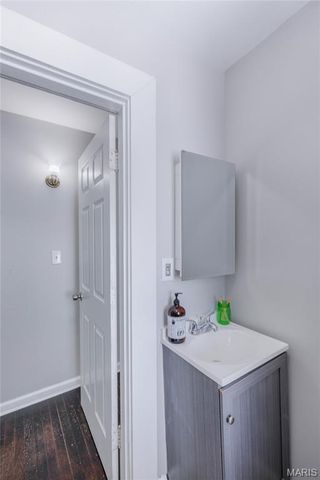 3106 Quiet Lane, St Louis, MO 63114