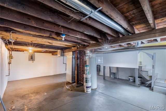 3106 Quiet Lane, St Louis, MO 63114