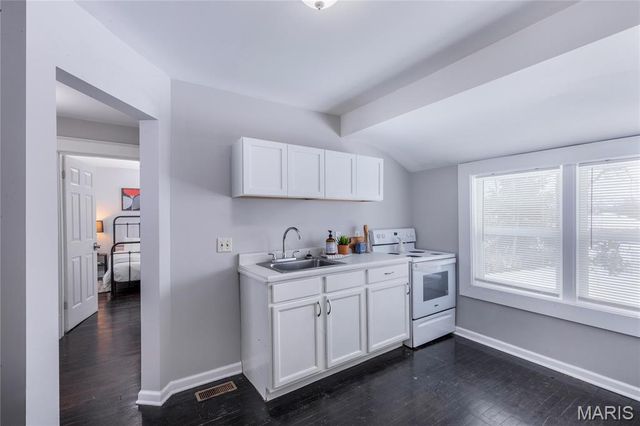 3106 Quiet Lane, St Louis, MO 63114