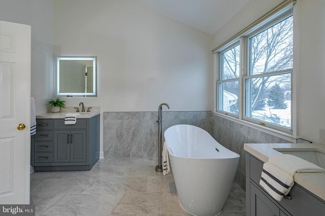 497 CHRISTOPHER DR, Princeton, NJ 08540