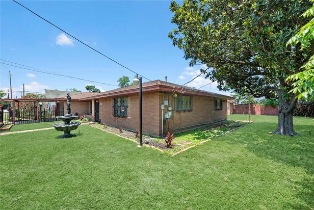 7007 Avenue F, Houston, TX 77011