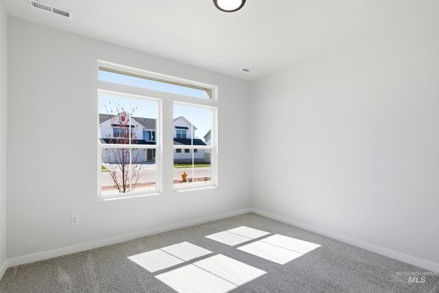 7092 E Marble Springs Dr, Nampa, ID 83687