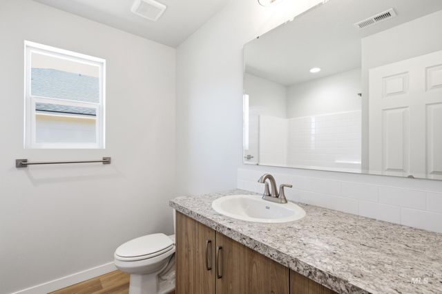 7092 E Marble Springs Dr, Nampa, ID 83687