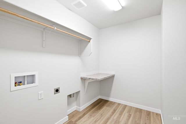 7092 E Marble Springs Dr, Nampa, ID 83687