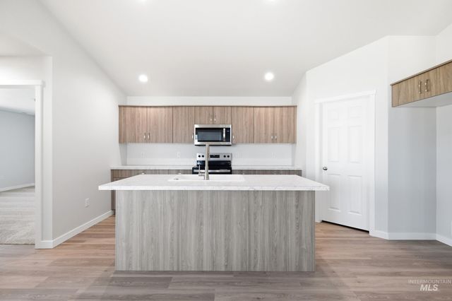 7092 E Marble Springs Dr, Nampa, ID 83687