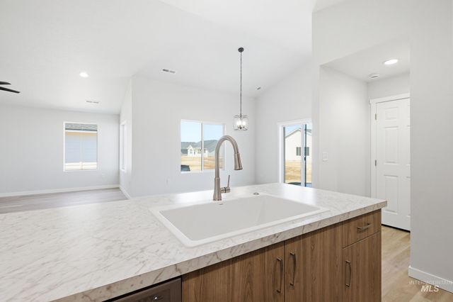 7092 E Marble Springs Dr, Nampa, ID 83687