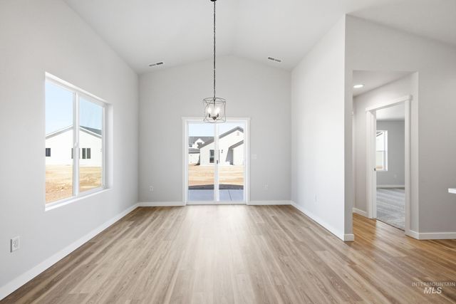 7092 E Marble Springs Dr, Nampa, ID 83687