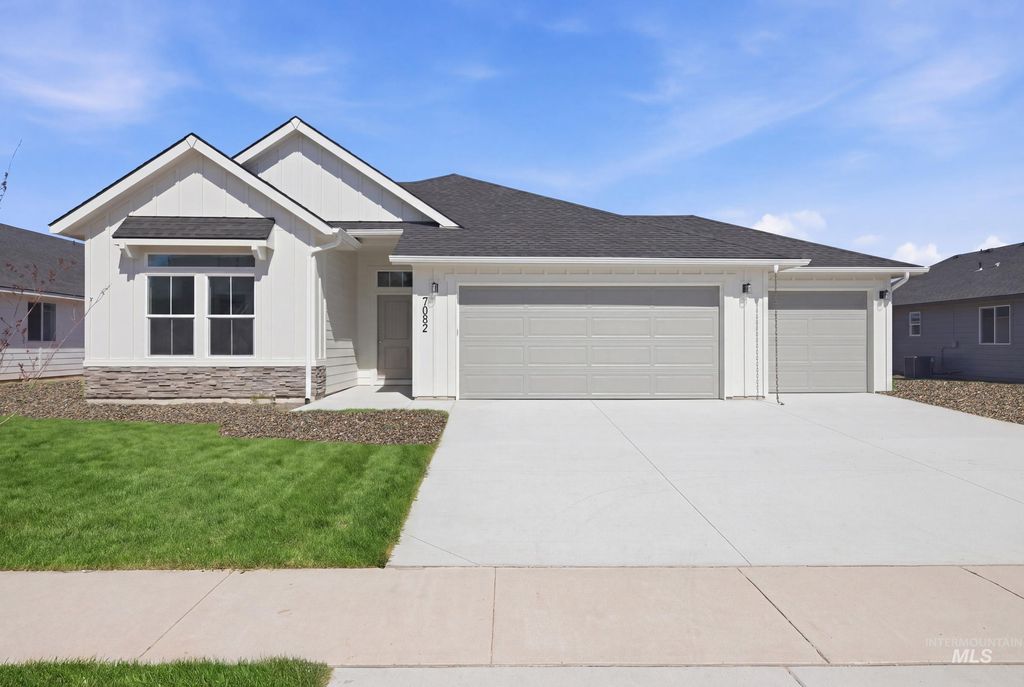 7092 E Marble Springs Dr, Nampa, ID 83687
