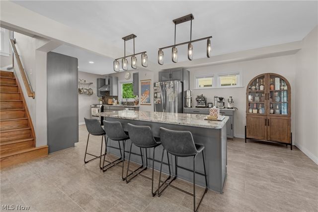 17400 Clifton Boulevard, Lakewood, OH 44107