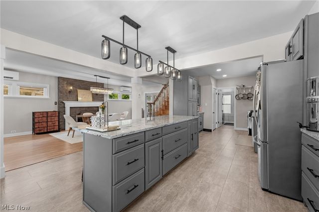 17400 Clifton Boulevard, Lakewood, OH 44107