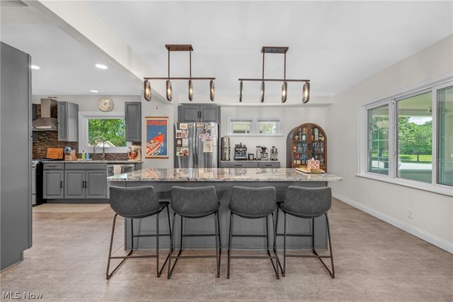17400 Clifton Boulevard, Lakewood, OH 44107