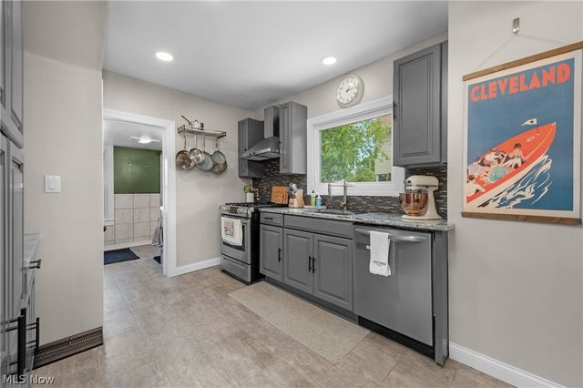 17400 Clifton Boulevard, Lakewood, OH 44107