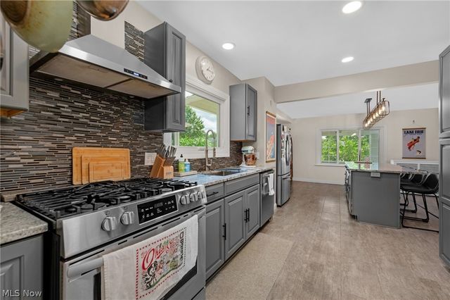 17400 Clifton Boulevard, Lakewood, OH 44107