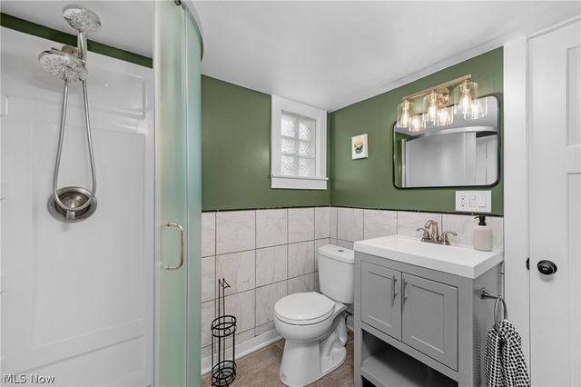 17400 Clifton Boulevard, Lakewood, OH 44107