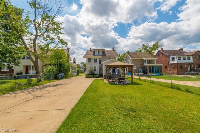 17400 Clifton Boulevard, Lakewood, OH 44107
