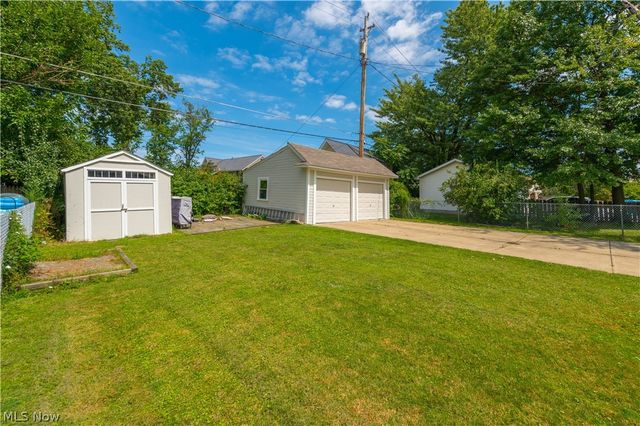 17400 Clifton Boulevard, Lakewood, OH 44107
