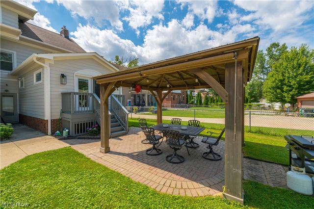 17400 Clifton Boulevard, Lakewood, OH 44107