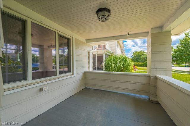 17400 Clifton Boulevard, Lakewood, OH 44107