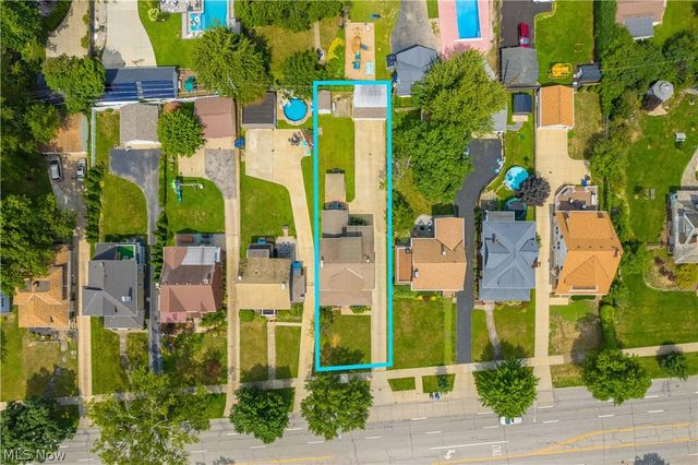 17400 Clifton Boulevard, Lakewood, OH 44107