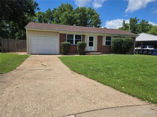 2705 Essex Street, St Charles, MO 63301