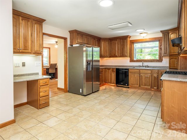 146 Fairmont Road, Candler, NC 28715