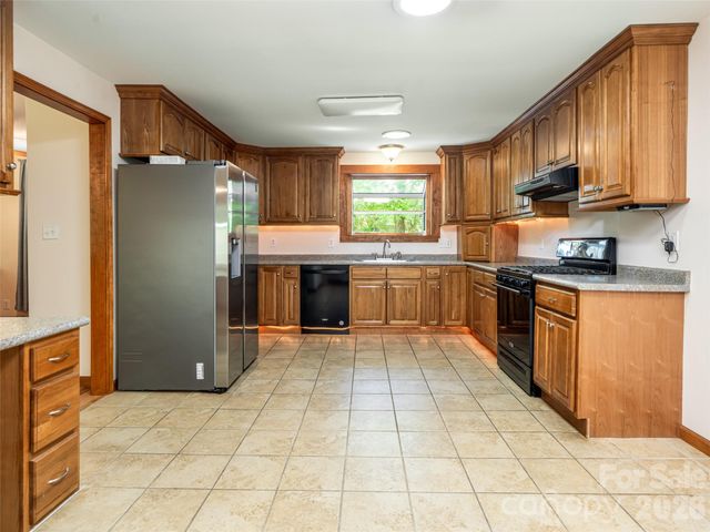 146 Fairmont Road, Candler, NC 28715