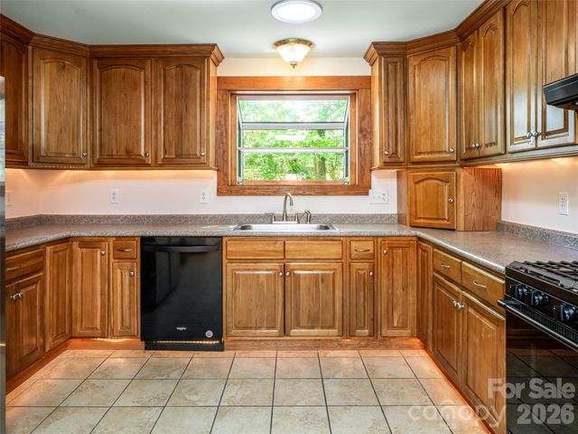 146 Fairmont Road, Candler, NC 28715