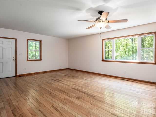 146 Fairmont Road, Candler, NC 28715