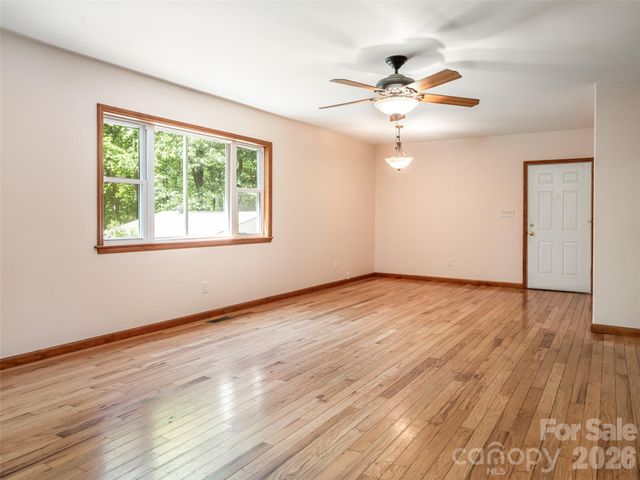 146 Fairmont Road, Candler, NC 28715