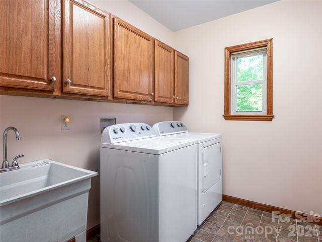 146 Fairmont Road, Candler, NC 28715