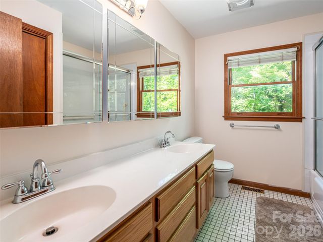 146 Fairmont Road, Candler, NC 28715