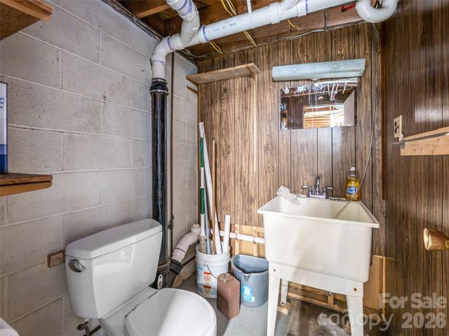 146 Fairmont Road, Candler, NC 28715