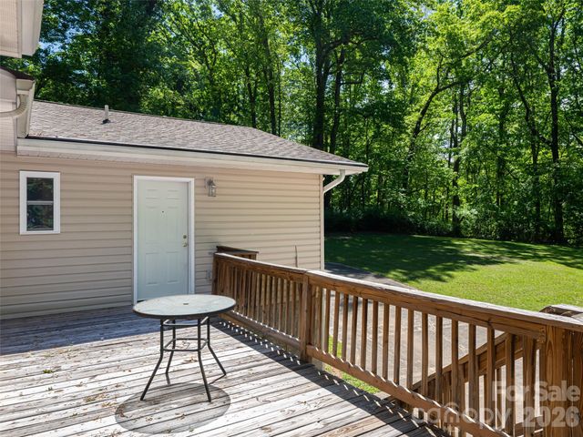 146 Fairmont Road, Candler, NC 28715