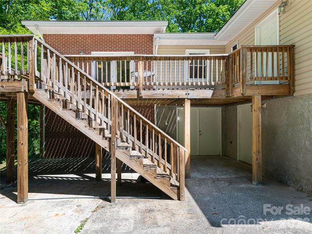 146 Fairmont Road, Candler, NC 28715